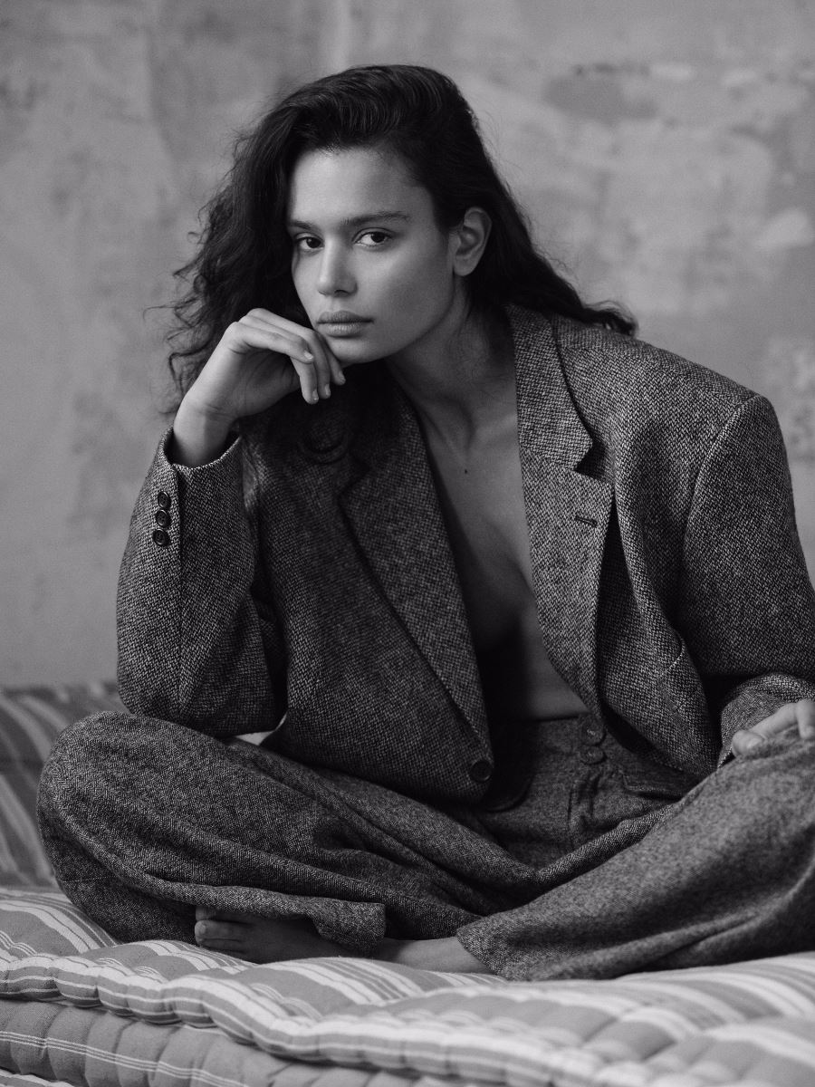 BRAVE MODELS SAM SWAN