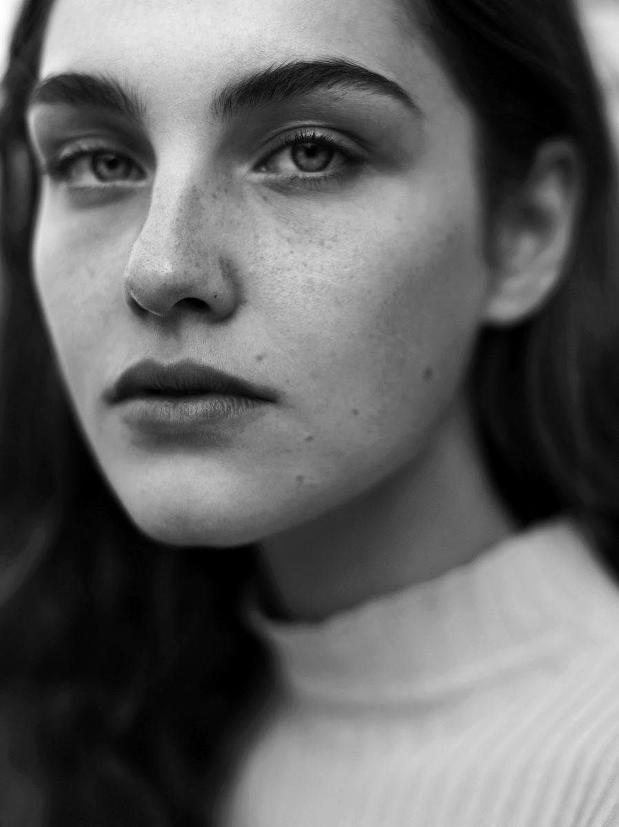 BRAVE MODELS CLARA MAYER