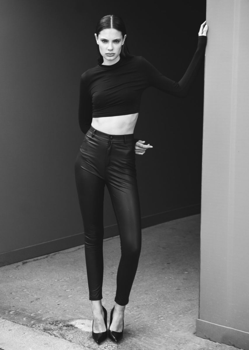 BRAVE MODELS - ELLA B